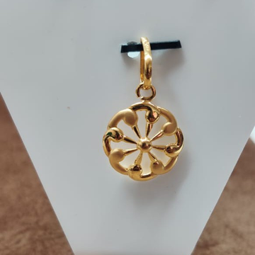 Round sef casting pendant by Aaj Gold Palace